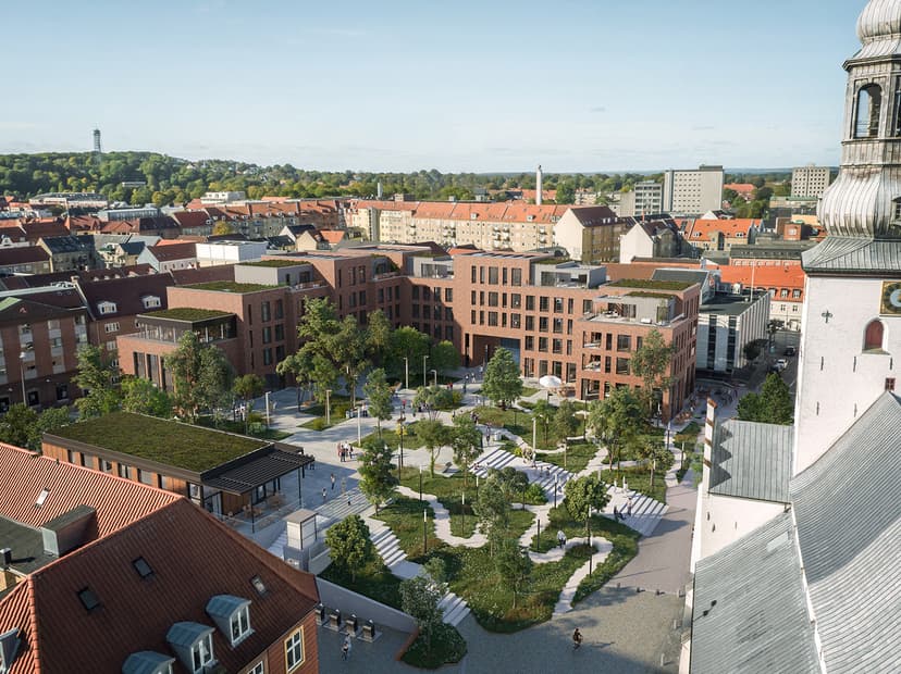 Budolfi Plads og Budolfi Kirke i Aalborg centrum